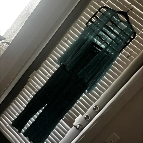 Fashion Nova set of trousers and a lace west ,color Tiffany,for tall women 5.92+ - Picture 16 of 16